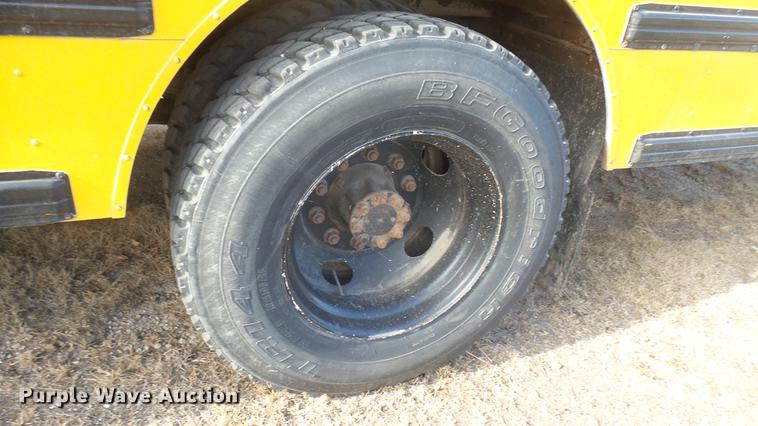 image for item DC1932 2003 International school bus