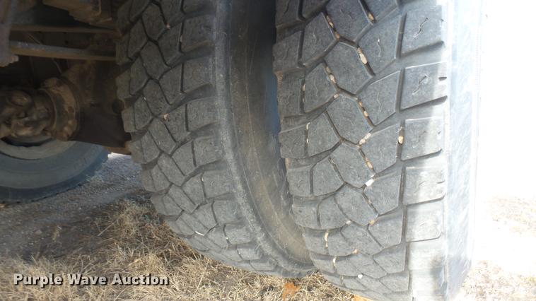 image for item DC1932 2003 International school bus