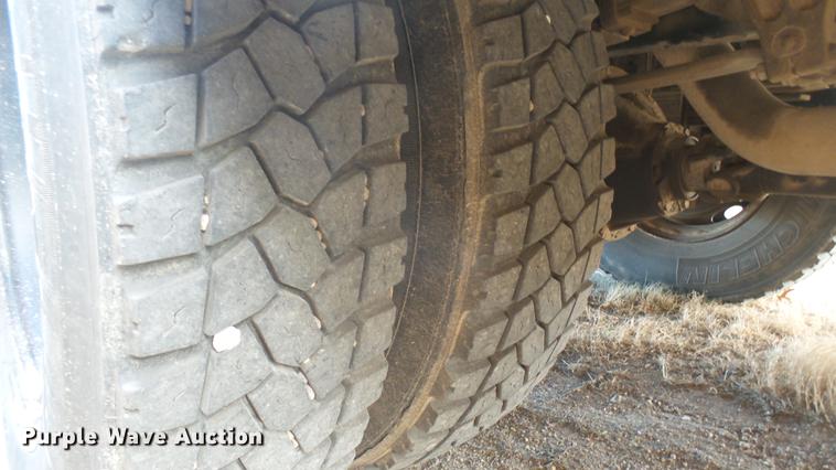 image for item DC1932 2003 International school bus