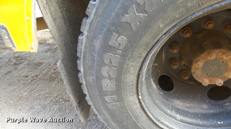 image for item DC1932 2003 International school bus