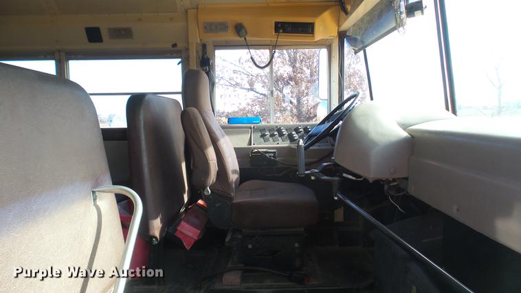 image for item DC1932 2003 International school bus