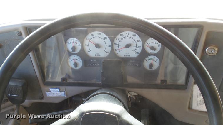 image for item DC1932 2003 International school bus