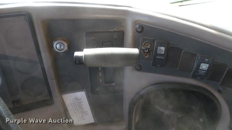 image for item DC1932 2003 International school bus