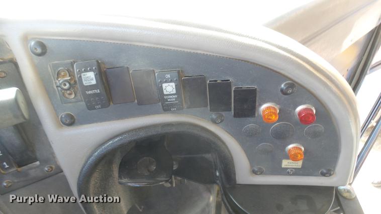 image for item DC1932 2003 International school bus