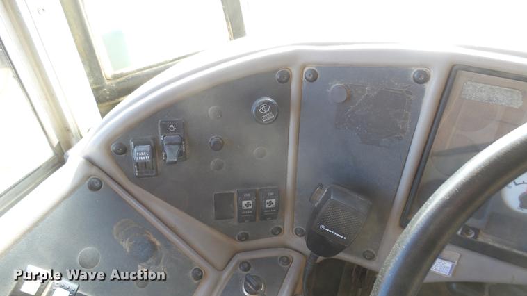 image for item DC1932 2003 International school bus