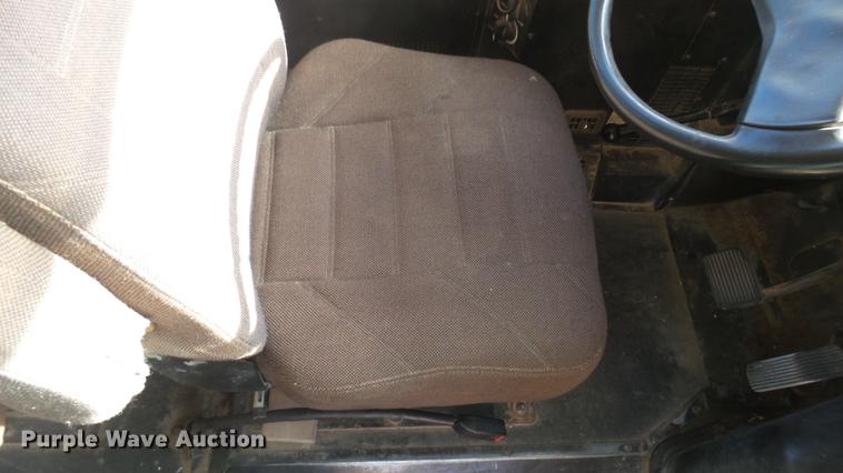 image for item DC1932 2003 International school bus