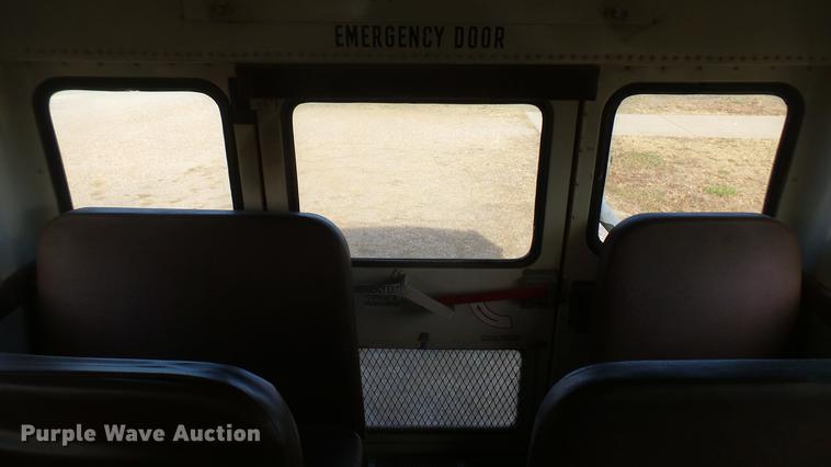 image for item DC1932 2003 International school bus