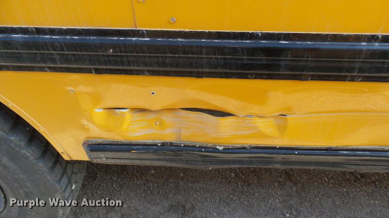 image for item DC1932 2003 International school bus