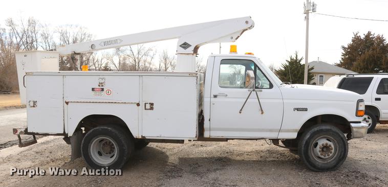 image for item DC3558 1993 Ford F350 Super Duty bucket truck