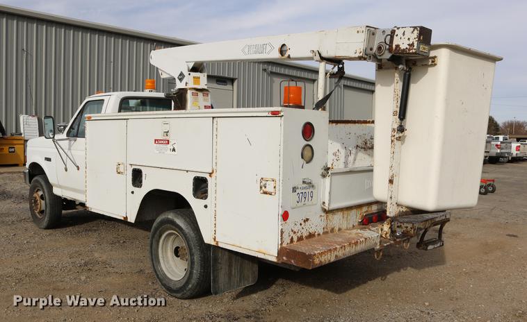 image for item DC3558 1993 Ford F350 Super Duty bucket truck