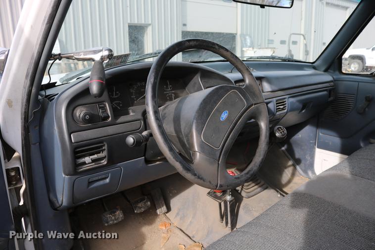 image for item DC3558 1993 Ford F350 Super Duty bucket truck