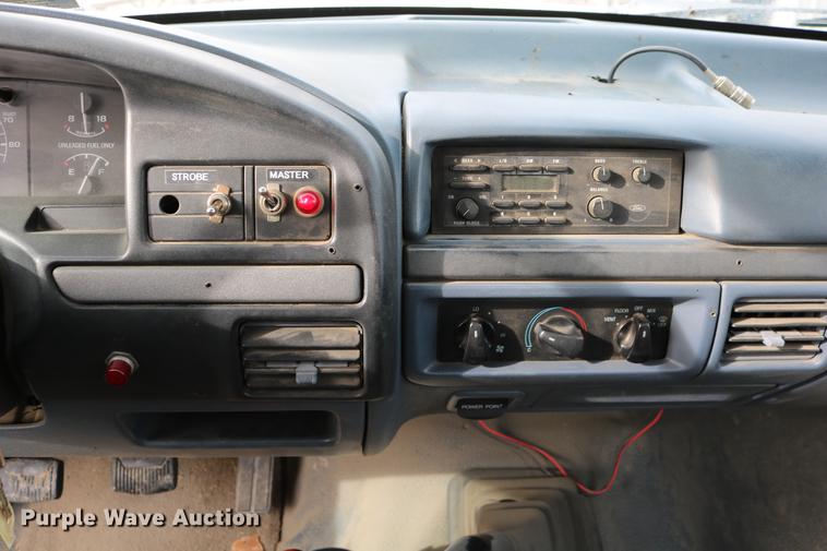 image for item DC3558 1993 Ford F350 Super Duty bucket truck