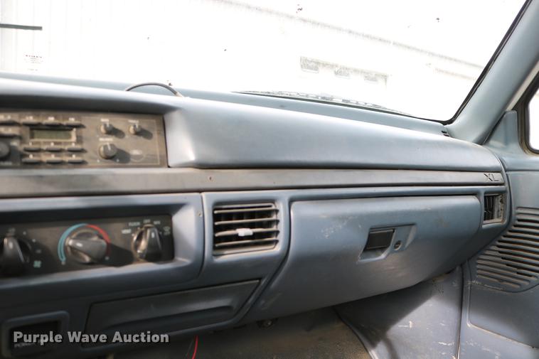 image for item DC3558 1993 Ford F350 Super Duty bucket truck