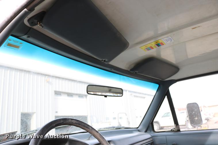 image for item DC3558 1993 Ford F350 Super Duty bucket truck