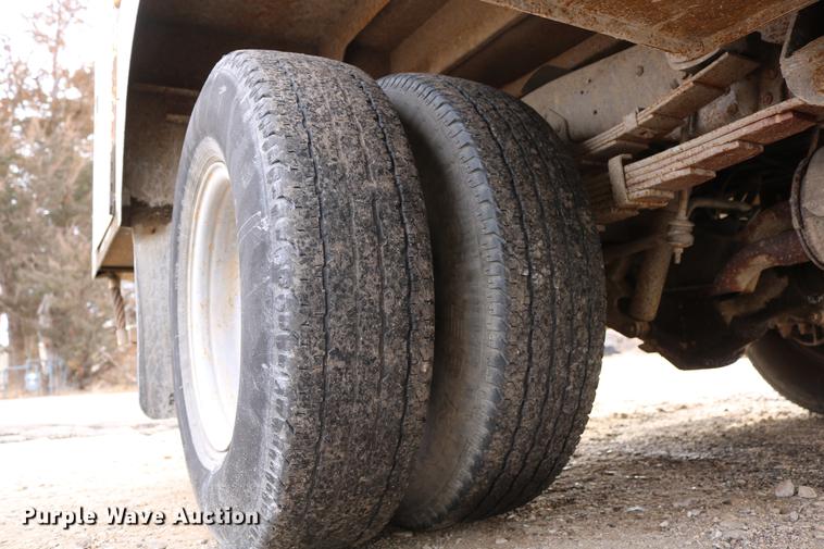 image for item DC3558 1993 Ford F350 Super Duty bucket truck