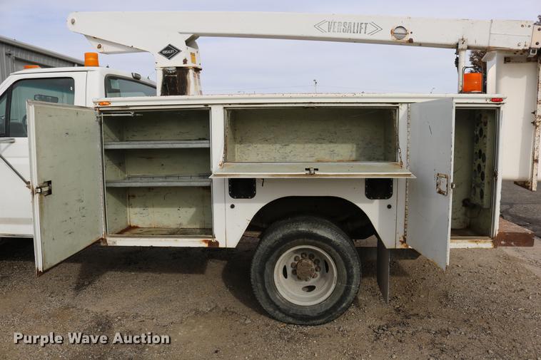 image for item DC3558 1993 Ford F350 Super Duty bucket truck