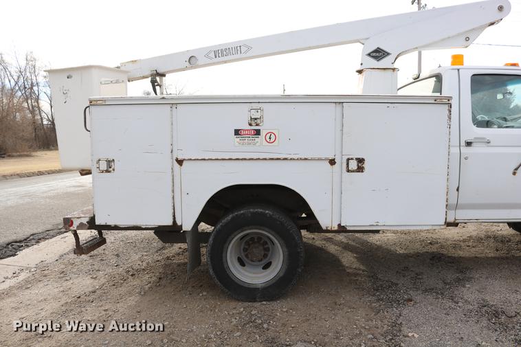 image for item DC3558 1993 Ford F350 Super Duty bucket truck