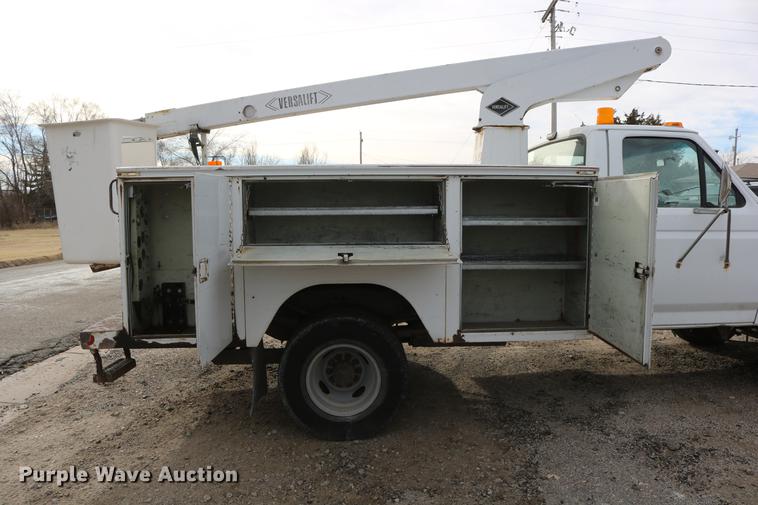 image for item DC3558 1993 Ford F350 Super Duty bucket truck