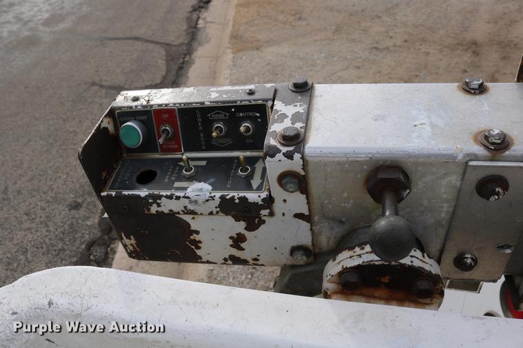 image for item DC3558 1993 Ford F350 Super Duty bucket truck