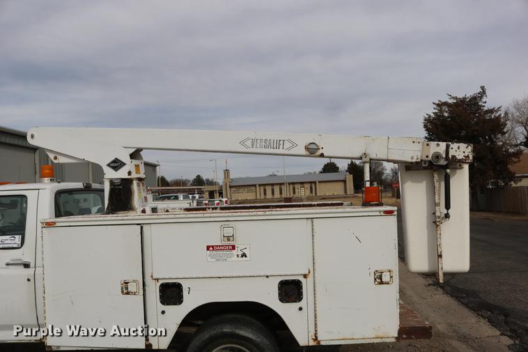 image for item DC3558 1993 Ford F350 Super Duty bucket truck