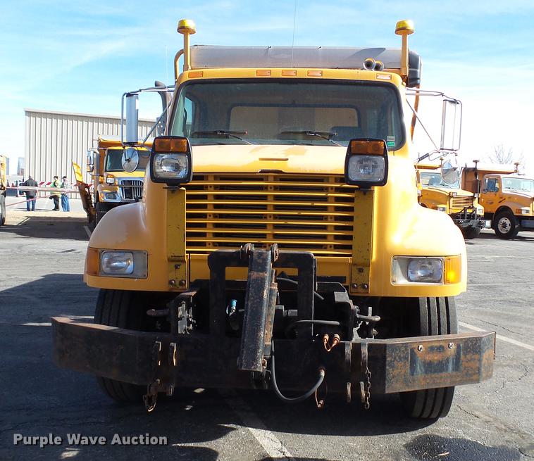 image for item DC4249 2000 International 4900 dump truck