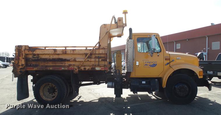 image for item DC4249 2000 International 4900 dump truck