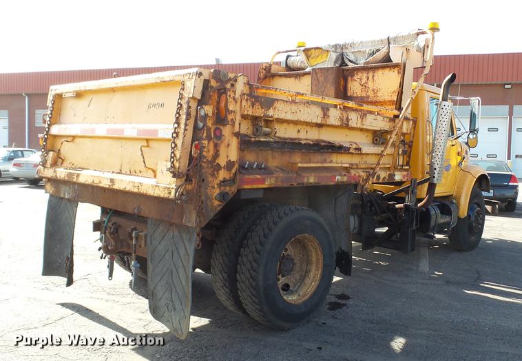 image for item DC4249 2000 International 4900 dump truck