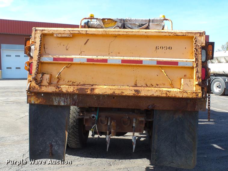 image for item DC4249 2000 International 4900 dump truck