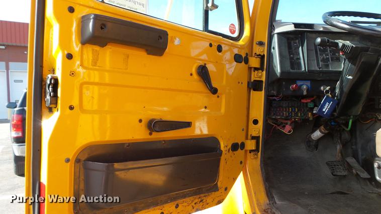 image for item DC4249 2000 International 4900 dump truck