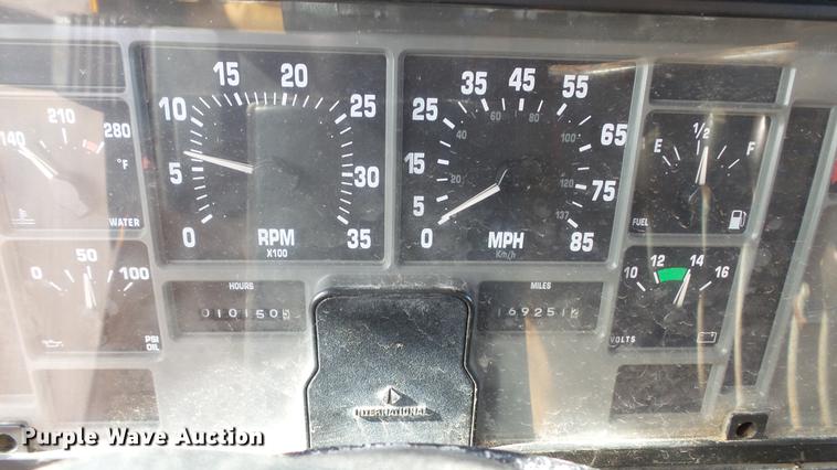 image for item DC4249 2000 International 4900 dump truck