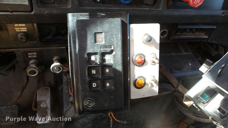 image for item DC4249 2000 International 4900 dump truck