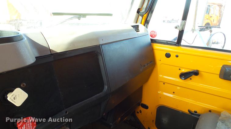 image for item DC4249 2000 International 4900 dump truck