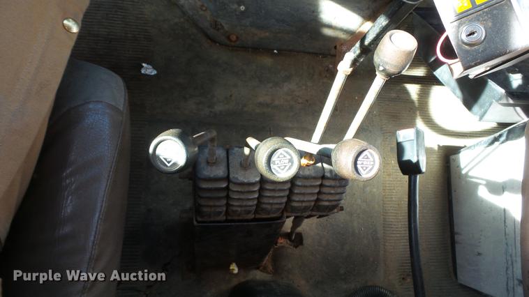 image for item DC4249 2000 International 4900 dump truck