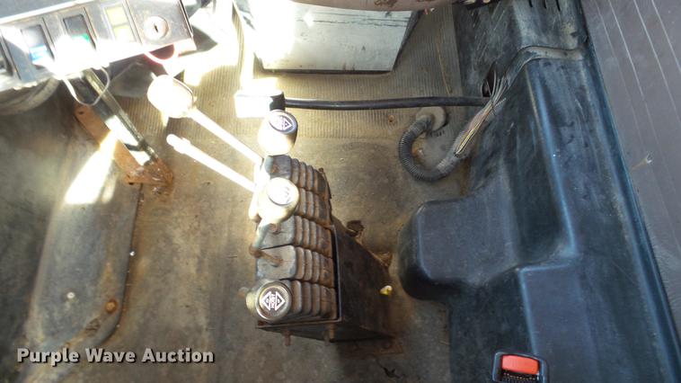 image for item DC4249 2000 International 4900 dump truck