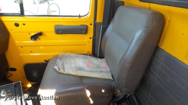 image for item DC4249 2000 International 4900 dump truck