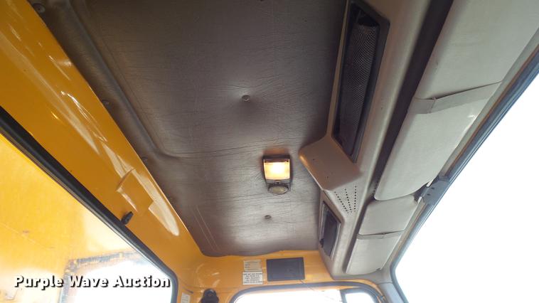 image for item DC4249 2000 International 4900 dump truck