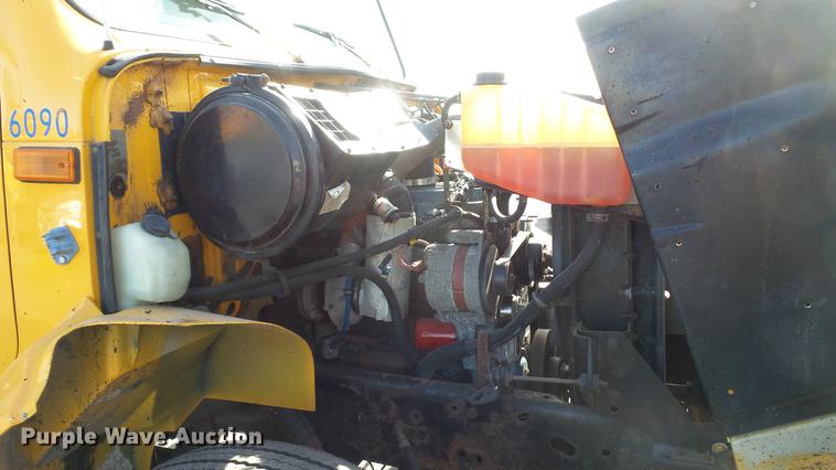 image for item DC4249 2000 International 4900 dump truck