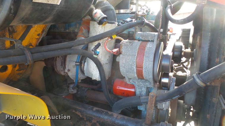 image for item DC4249 2000 International 4900 dump truck