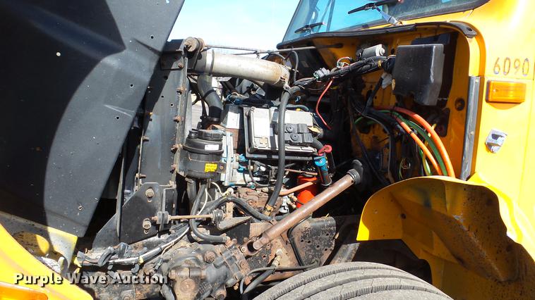 image for item DC4249 2000 International 4900 dump truck