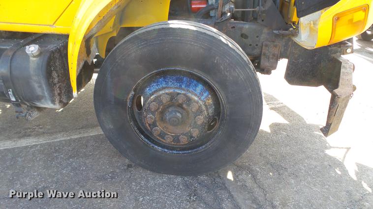 image for item DC4249 2000 International 4900 dump truck