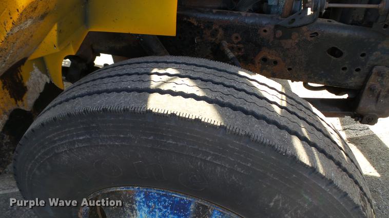 image for item DC4249 2000 International 4900 dump truck