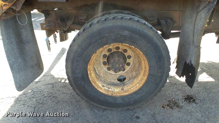 image for item DC4249 2000 International 4900 dump truck