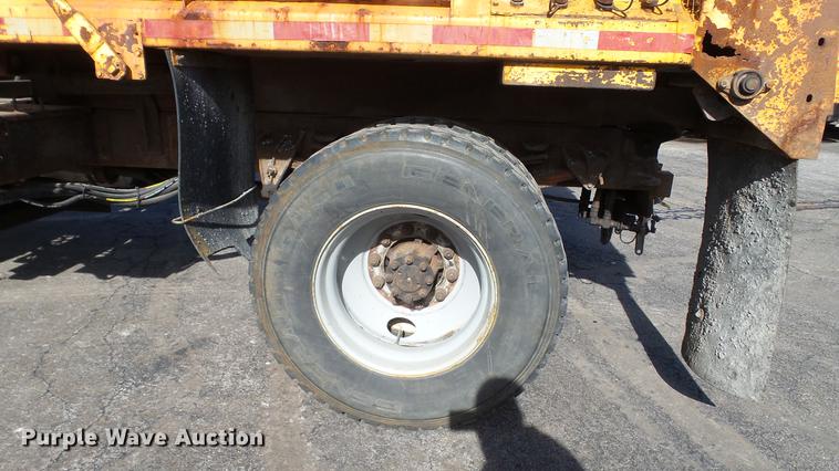 image for item DC4249 2000 International 4900 dump truck