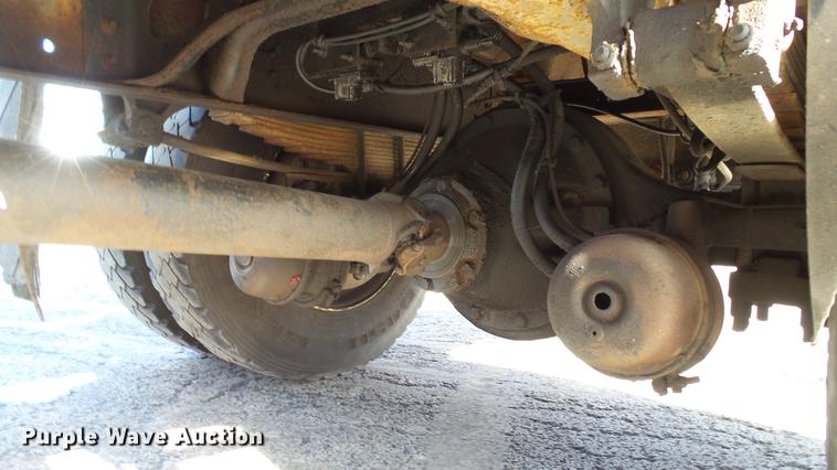 image for item DC4249 2000 International 4900 dump truck