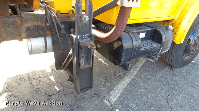 image for item DC4249 2000 International 4900 dump truck