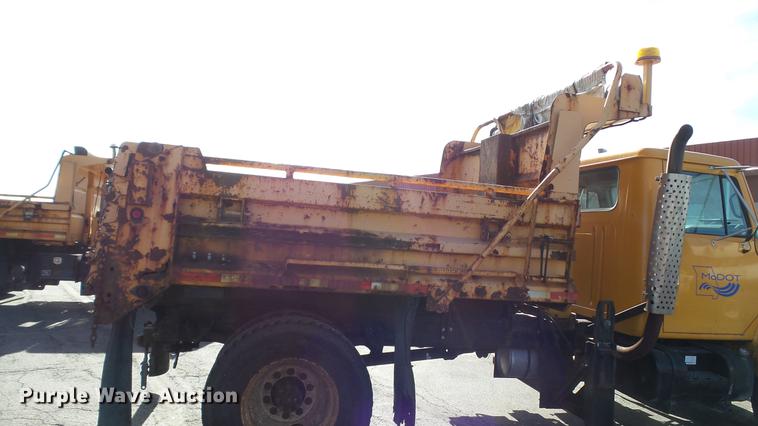 image for item DC4249 2000 International 4900 dump truck