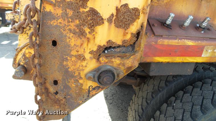 image for item DC4249 2000 International 4900 dump truck