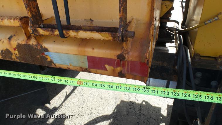 image for item DC4249 2000 International 4900 dump truck