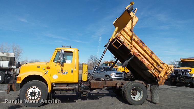 image for item DC4249 2000 International 4900 dump truck
