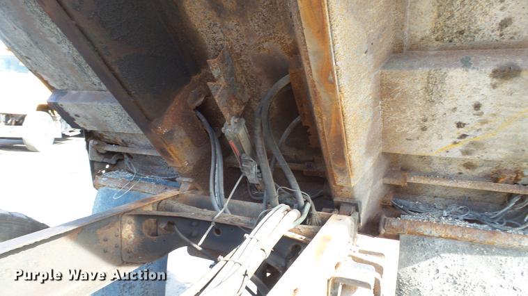 image for item DC4249 2000 International 4900 dump truck